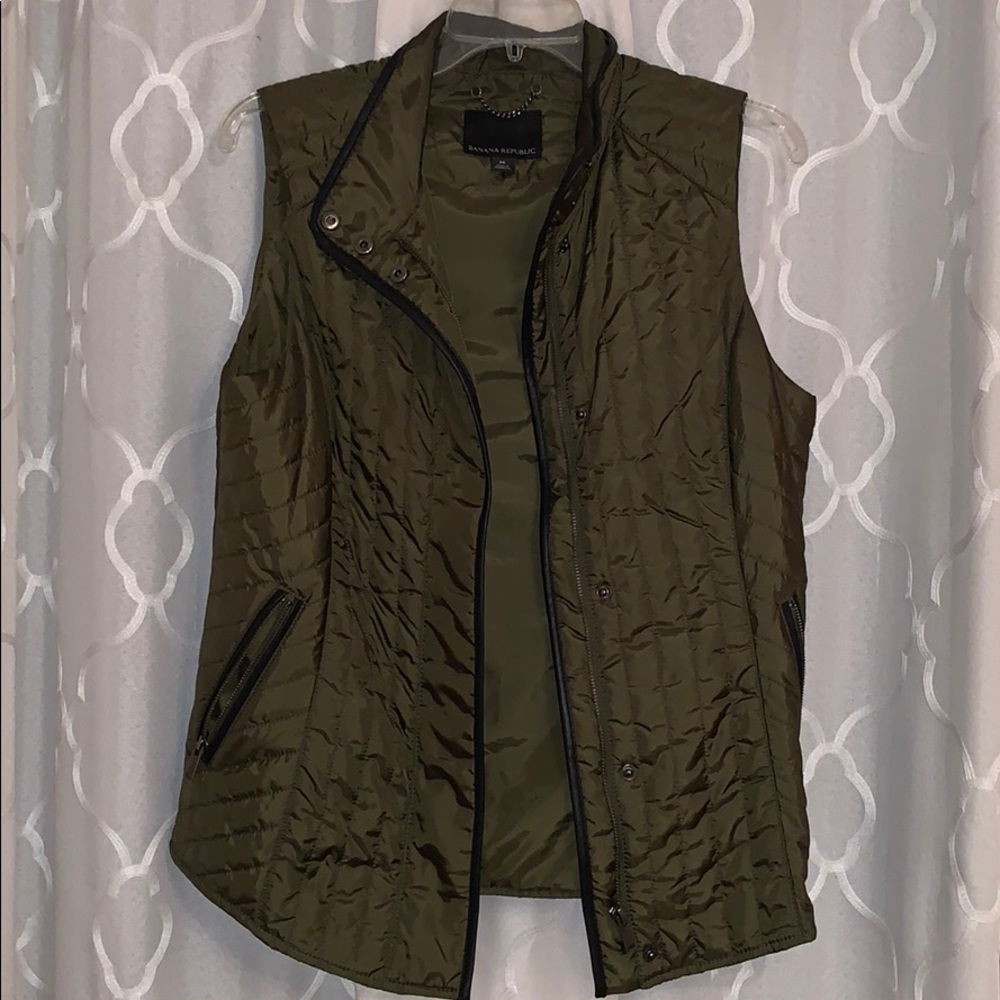 Banana Republic quilted vest